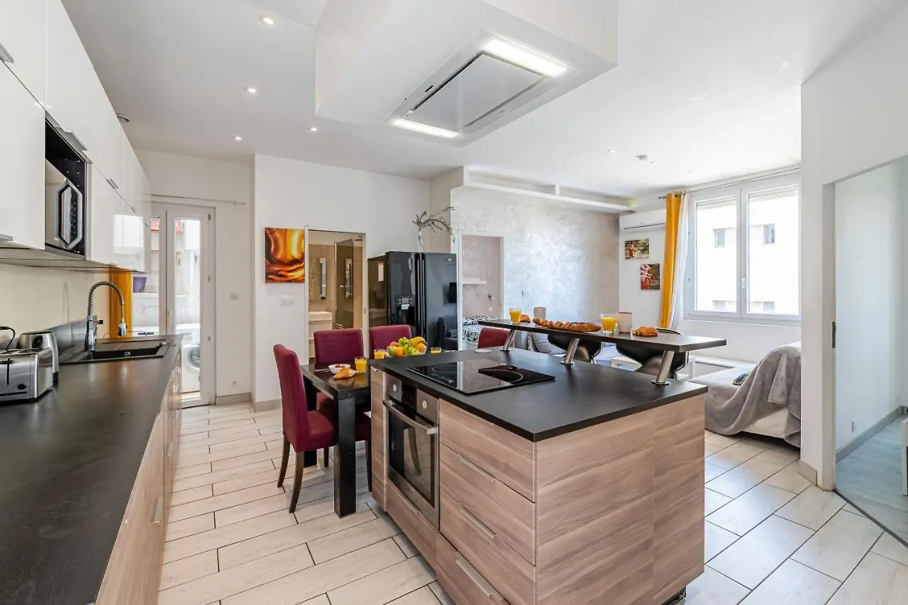 T3 Moderne Et Cosy Au Bord De Mer contacts